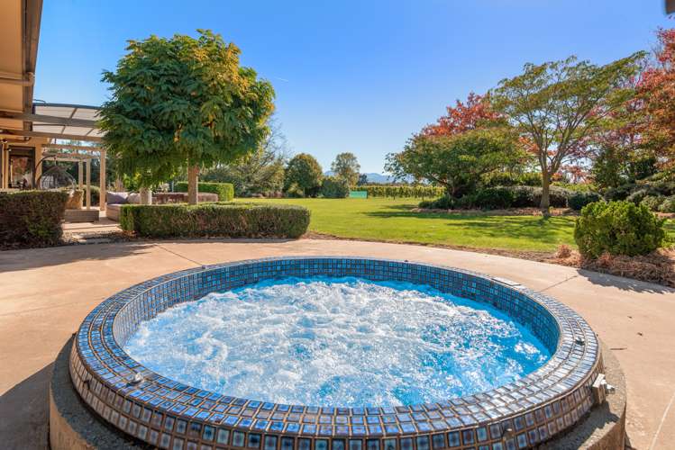 16 Bishell Lane Burleigh_13