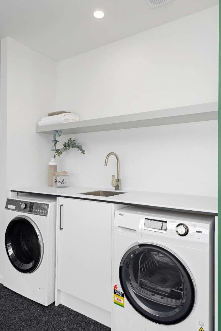 42 Finstock Way 11103_17