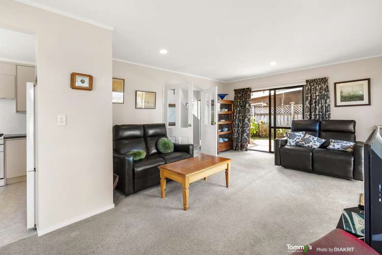 17b Bowes Crescent Strathmore Park_6