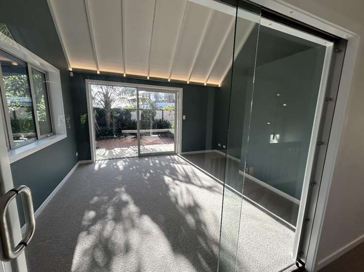 8 Meanda Gardens Sunnyhills_8