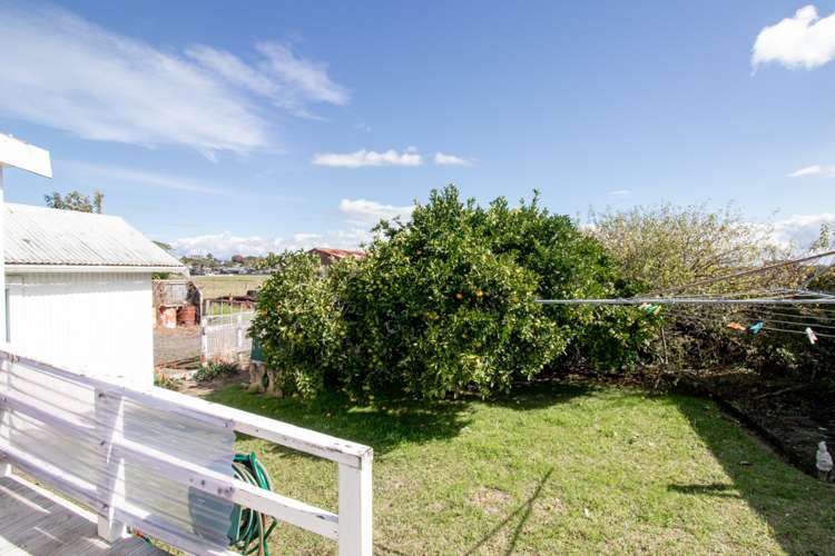 104 Thames Road Paeroa_14