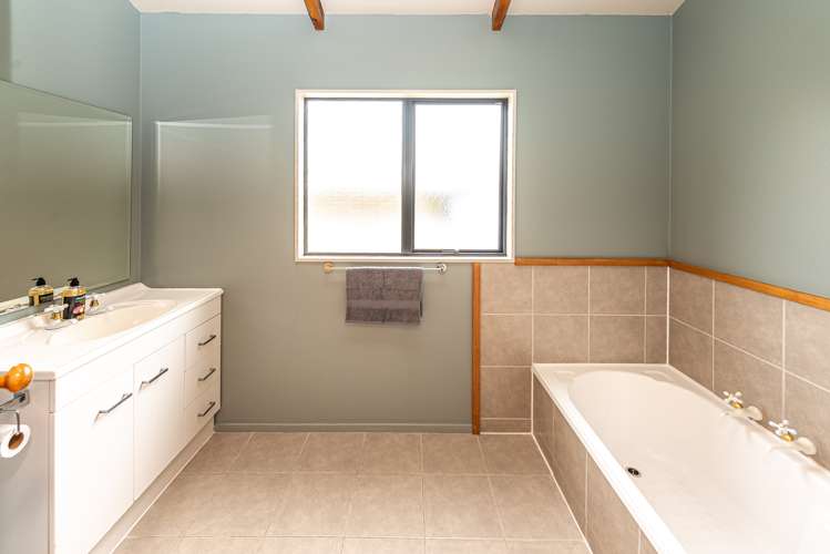 162 Reynolds Road Ratana_9