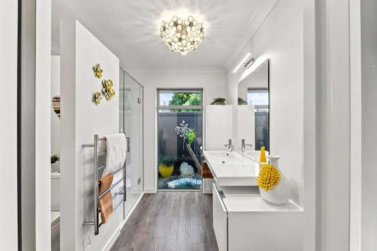 11 Glastonbury Drive Burwood_17