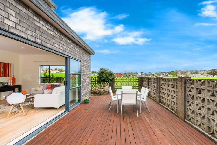 2/27 Akoranga Drive Northcote_1