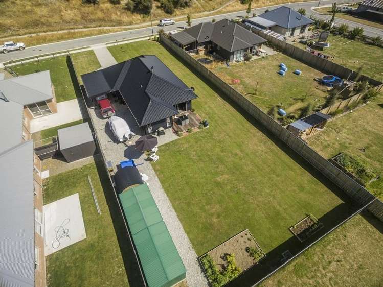 20 Quinnat Street Albert Town_18