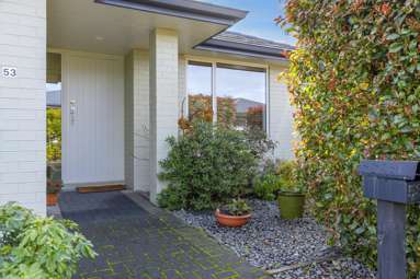 53 Chateau Crescent_1