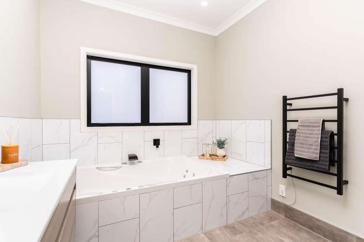 28 Queen Charlotte Drive Aotea_10