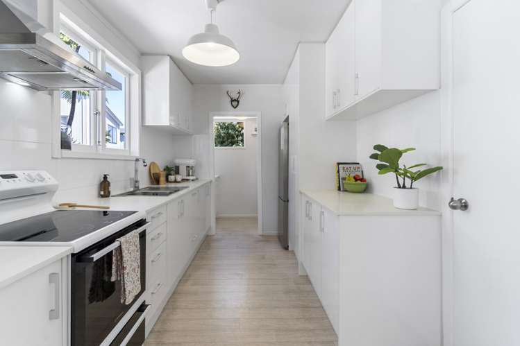 4A Tiroroa Avenue Te Atatu South_13