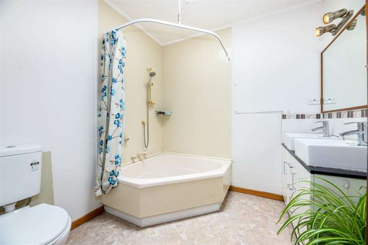 8 Christina Avenue Te Atatu South_10