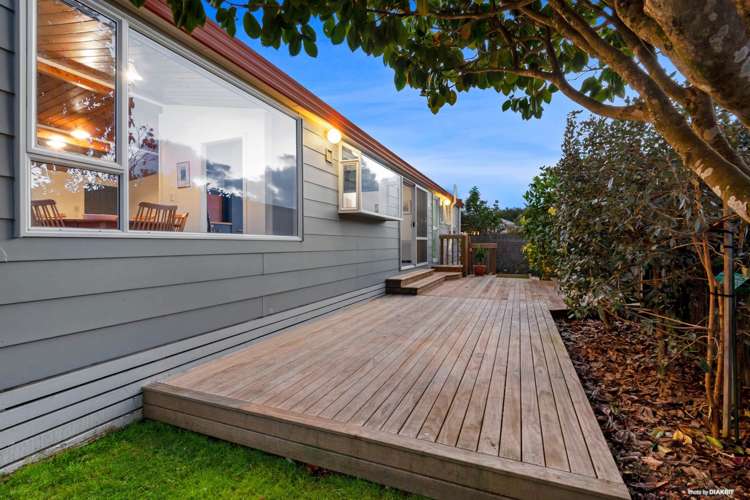 1/1 Stokes Avenue Te Atatu Peninsula_11