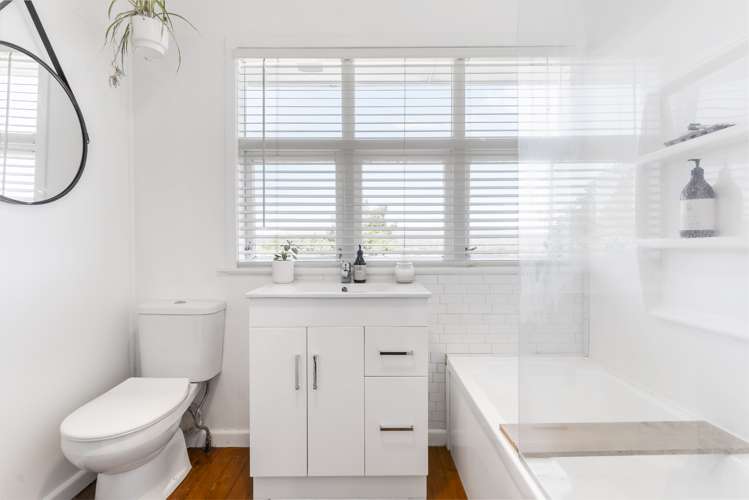 162 Glengarry Road Glen Eden_20