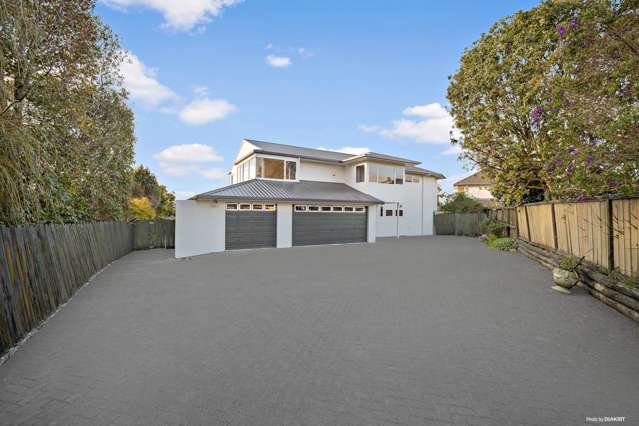 Builders/Renovators Dream 836m2 land + 279m2 home