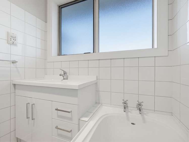 2/9 Lombard Place Avonhead_18
