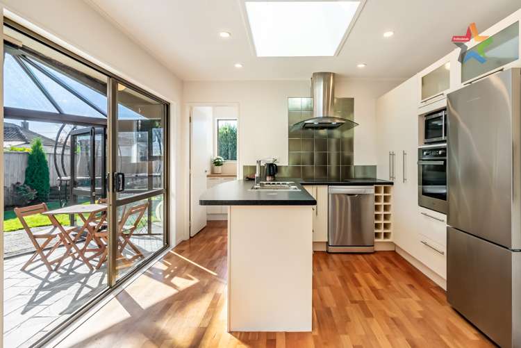 28 Mcenroe Grove Naenae_5