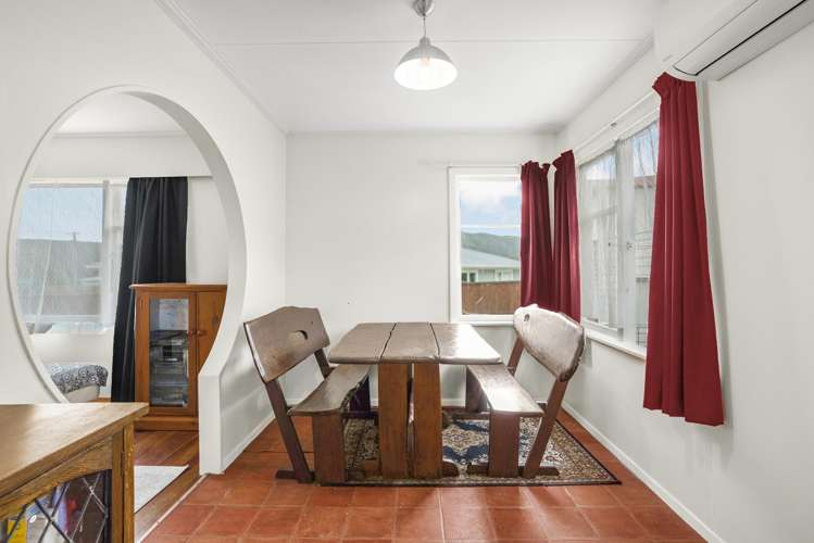 64 Russell Road Wainuiomata_6