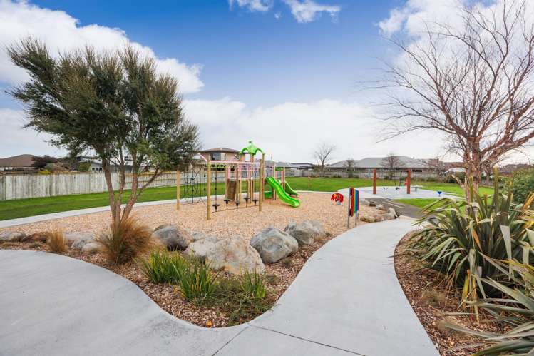 11 Majestic Way Kelvin Grove_20