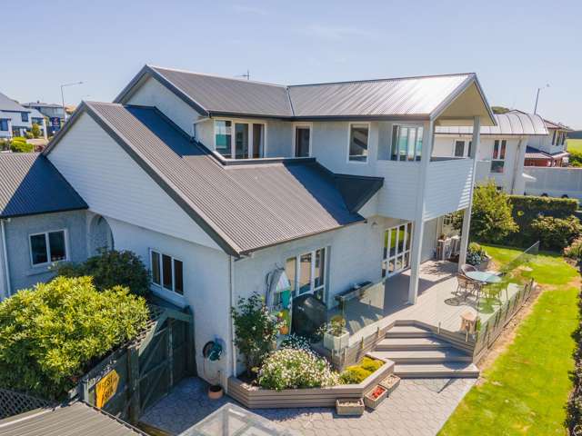 Caroline Bay Views, Surprise Inside