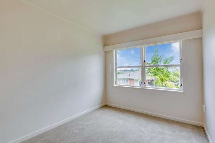 2/7 Lydia Avenue Northcote_10