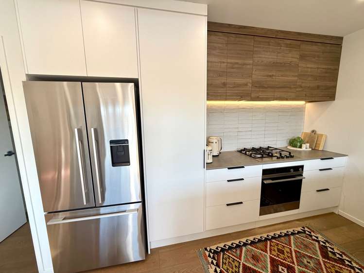 11/12 Stewart Street Raglan_11