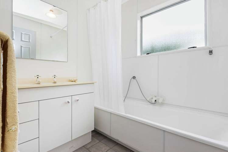 76a Beach Road Mellons Bay_14