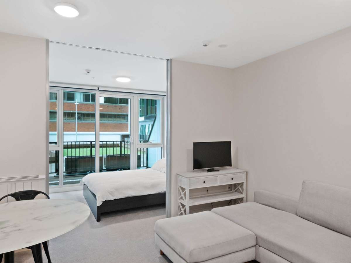 Imperial Gardens Semi Furnished 1 Bed with Carpark 2