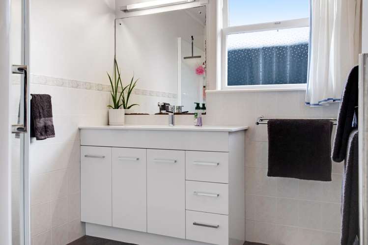 84 Matipo Road Te Atatu Peninsula_16