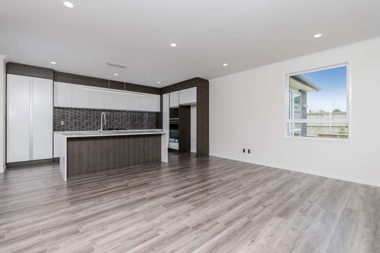 4 Byron Drury Way Riverhead_3