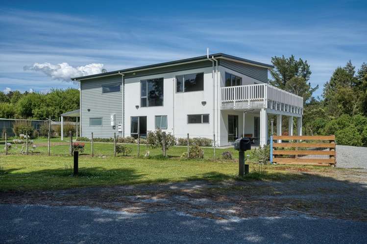 91 Beach Road Kakapotahi_28