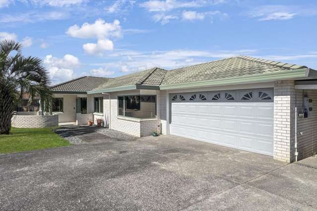 Private Orewa Living with Estuary Views