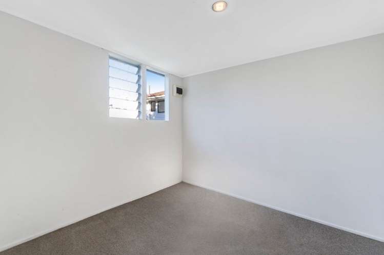 6 Rainbow Place Wattle Downs_26