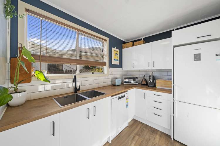 35 Antrim Crescent Wainuiomata_14