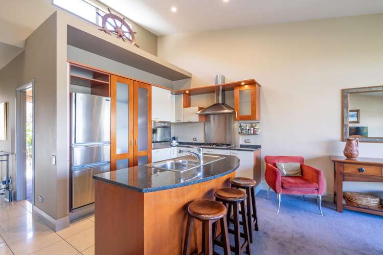 2/10 Lake Street Queenstown_14