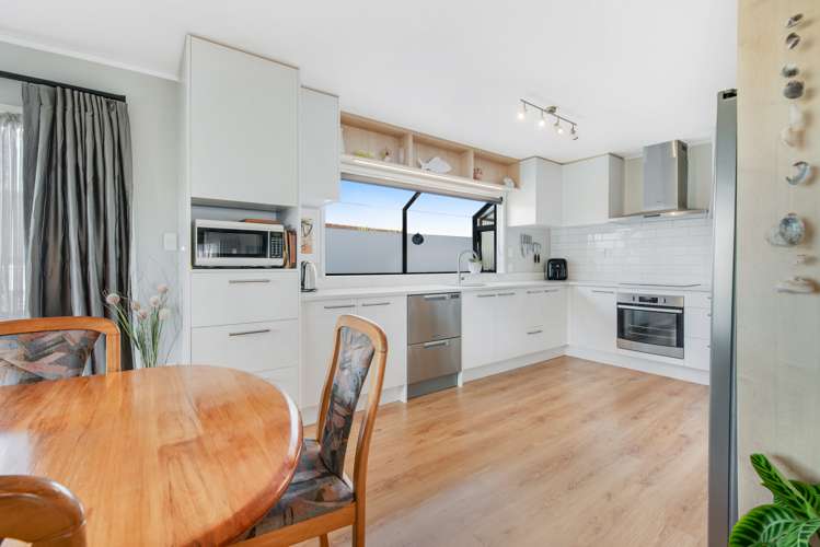 17 Leiden Place Totara Vale_6