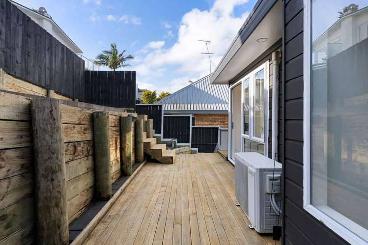 2/9 Colmar Road Mellons Bay_34