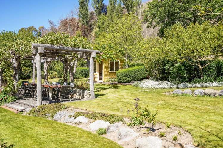 697 Leader Road East Parnassus_28