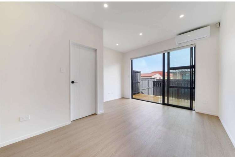 2/1 Cape Road Mangere_7