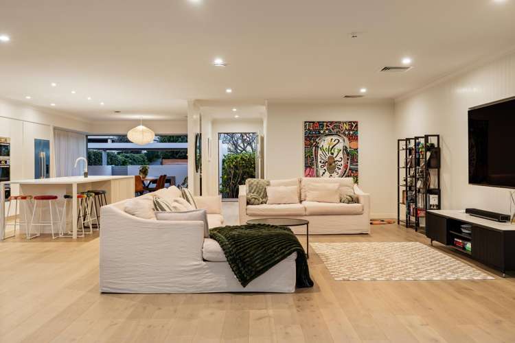 194 Oceanbeach Road Mt Maunganui_21