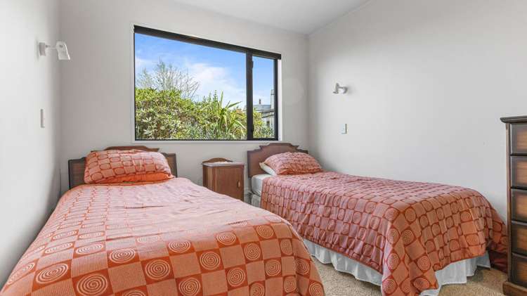 2/50 Wakeman Road Acacia Bay_15