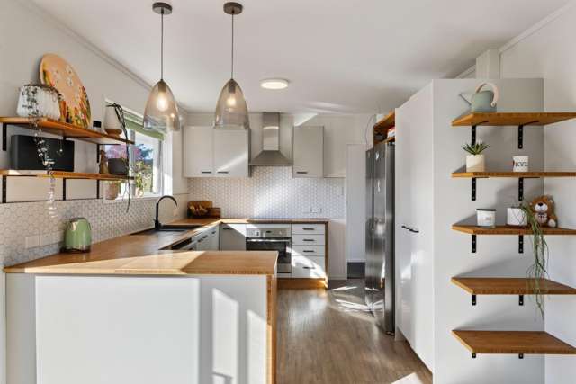 16 Sunny Bay Road Matua_2