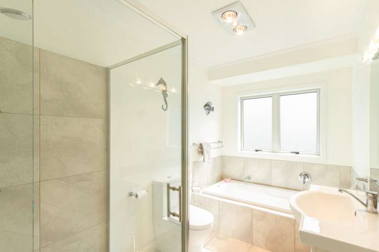 9 Gregory Grove Clive_12