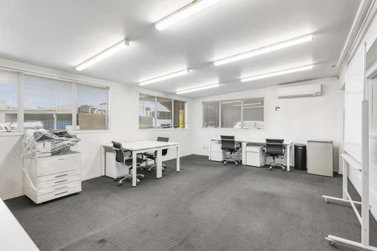 393 Apirana Avenue Point England_1