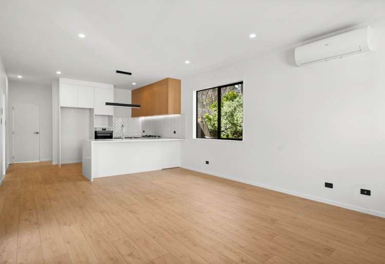 3/2 Dianthus Place Browns Bay_2