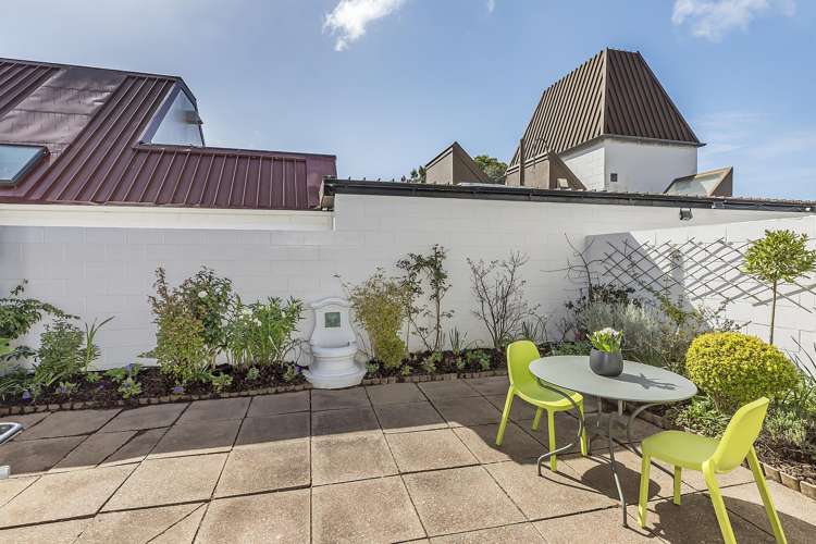 11/11 Pitarua Street Thorndon_11