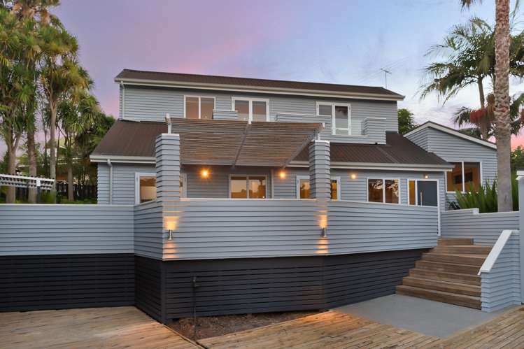 2/15 Newell Street Point Chevalier_0