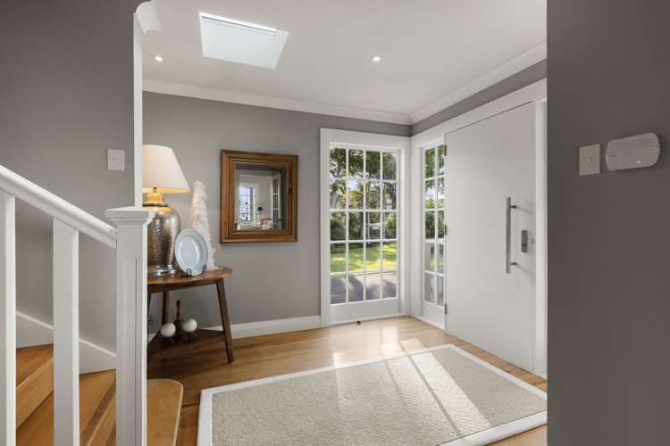 1 Marine Parade Piha_25