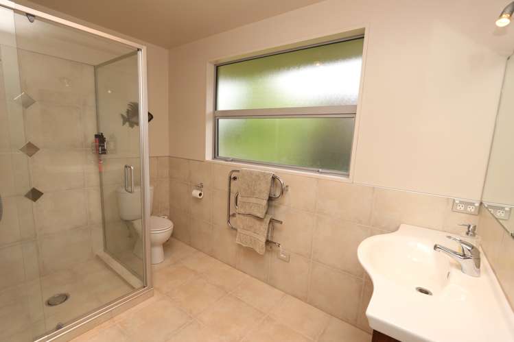 67 Farm Road Allenton_16