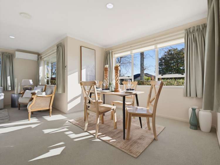 8 Montrose Place_4