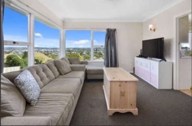 Forrest Hill, 2 bedrooms with garage and city view