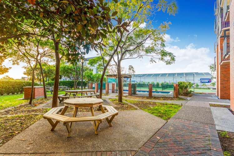 4f/10 Crown Lynn Place New Lynn_7