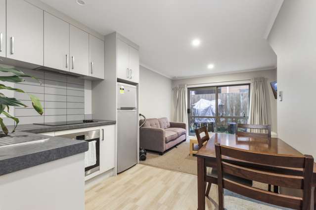 3/181 Knighton Road Hillcrest_2